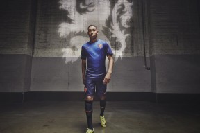 开云平台-欧联杯史诗夜，黄色潜水艇如何击沉药厂巨轮？