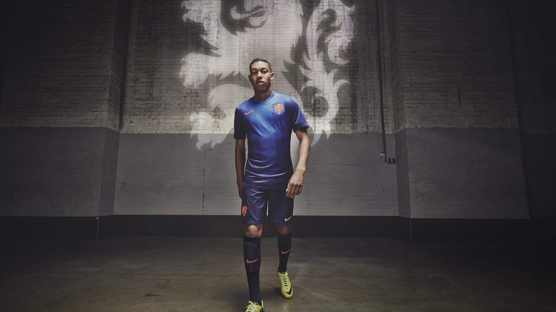 欧联杯史诗夜,黄色潜水艇如何击沉药厂巨轮?